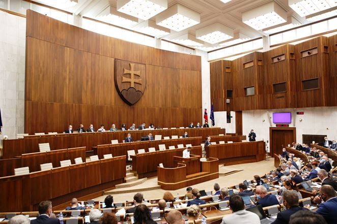 Poslanci NR SR dali stopku Jahnátkovmu „čiernemu zoznamu“